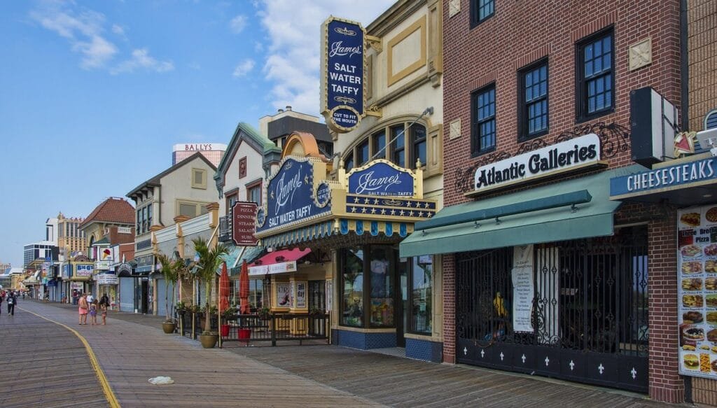 Interesting facts about New Jersey - Atlantic City boardwalk