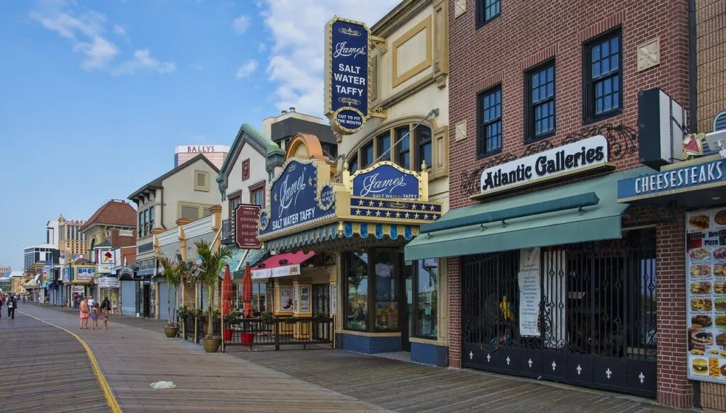Interesting facts about New Jersey - Atlantic City boardwalk